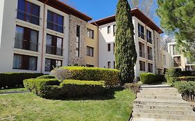Modern 2Bdrm In 5* Resort & Pool